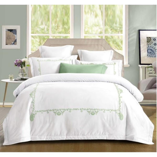 Set Lenjerie Eleganta din Bumbac, cu imprieu deosebit, pentru pat dublu, 4 piese: Cearceaf de pat cu elastic 180 x 200 cm, Cearceaf pilota 200 x 230 cm, 2 fete de perna 55 x 80 cm, BG8014