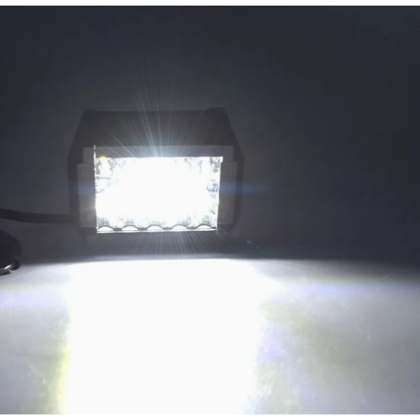 Spot LED pentru mașină 4 inch 60W trei rânduri bliț alb LED lumini de lucru SUV lumini de acoperiș lumini auxiliare modificate