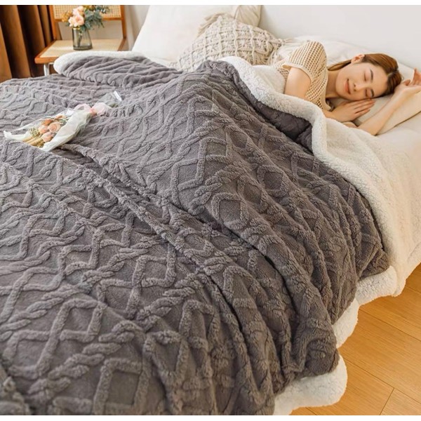 Patura CoCoLiNo tip Tricotaj cu blanita, 200x230cm, Jojo Home, gri inchis Patura CoCoLiNo tip Tricotaj cu blanita, 200x230cm, Jojo Home, gri inchis