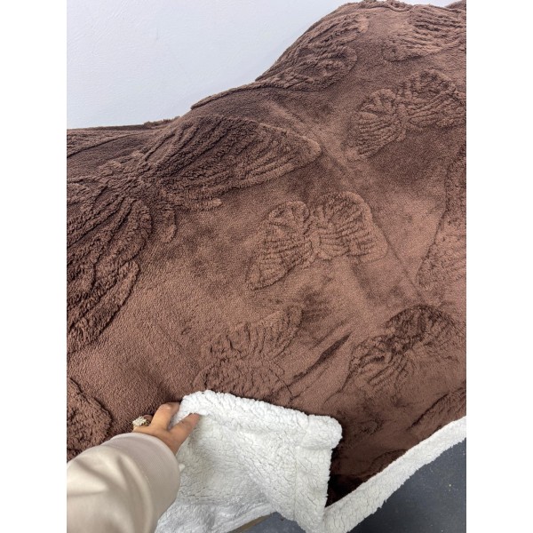 Patura cocolino cu dos plusat pentru pat dublu, model cu fluturi gofrati PFG12 Patura cocolino cu dos plusat pentru pat dublu, model cu fluturi gofrati PFG12