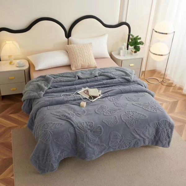Patura cocolino cu dos plusat pentru pat dublu, model cu fluturi gofrati PFG16 Patura cocolino cu dos plusat pentru pat dublu, model cu fluturi gofrati PFG16