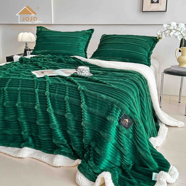 Set Pătură VERDE 3D din Blăniță Artificială de Iepure & 2 Fețe de Pernă PBPJ2
