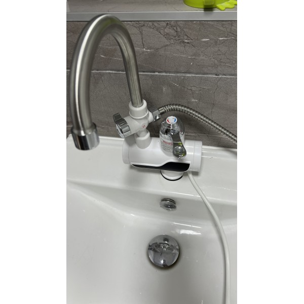 Robinet Electric de chiuveta pentru Incalzit Apa cu Dus Furtun Robinet Electric de chiuveta pentru Incalzit Apa cu Dus Furtun