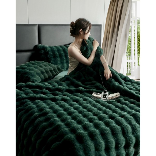 Lenjerie pat dublu, ExtraPufoasa, din Blanita artificiala de Iepure, 6 piese, Jojo Home LCBI02, VERDE SMARALD Lenjerie pat dublu, ExtraPufoasa, din Blanita artificiala de Iepure, 6 piese, Jojo Home LCBI02, VERDE SMARALD